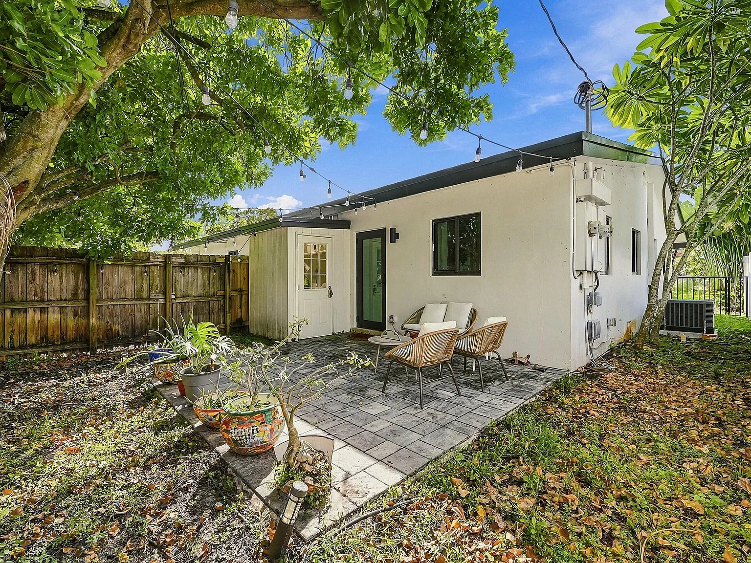 1 bed, 1.0 bath, 800 sqft, $2,400 — Photo 1