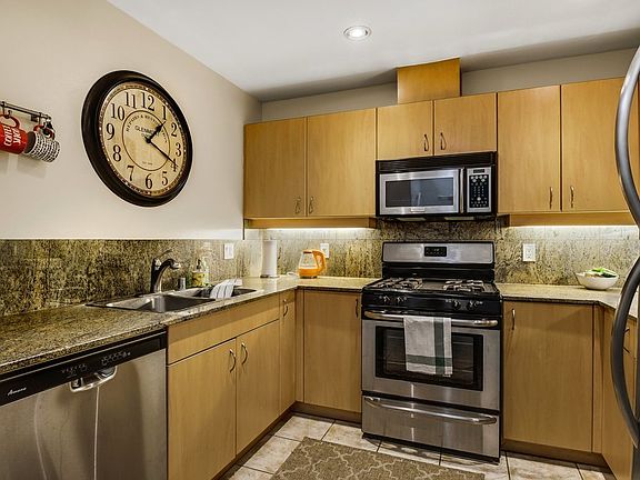 4th image of 1580 Union St Unit 701