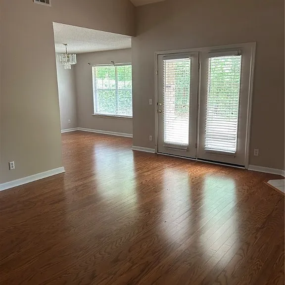 114 Chapel Dr — Photo 4