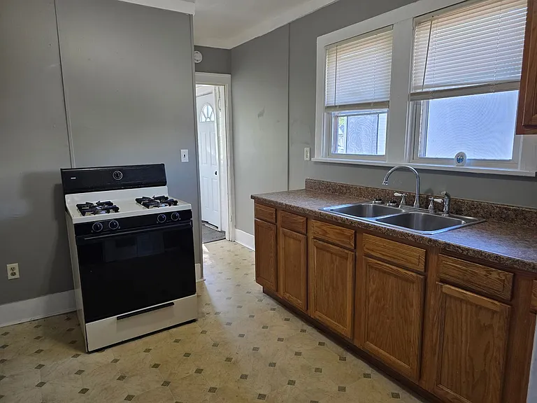 1308 Princeton Blvd — Photo 5