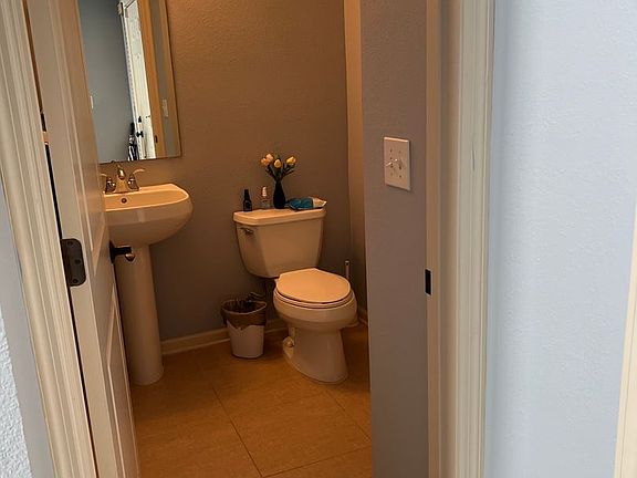 5th image of 2142 Daylily Ln
