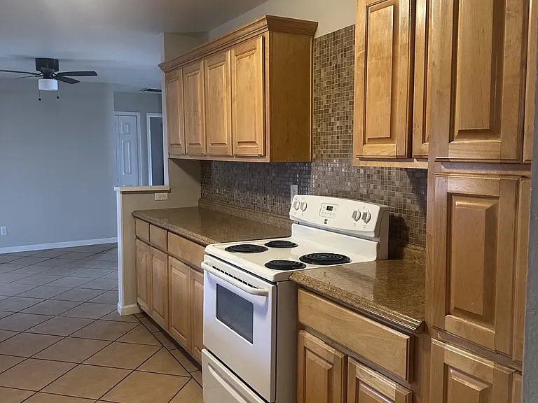 5016 Palo Duro Ave NE — Photo 5