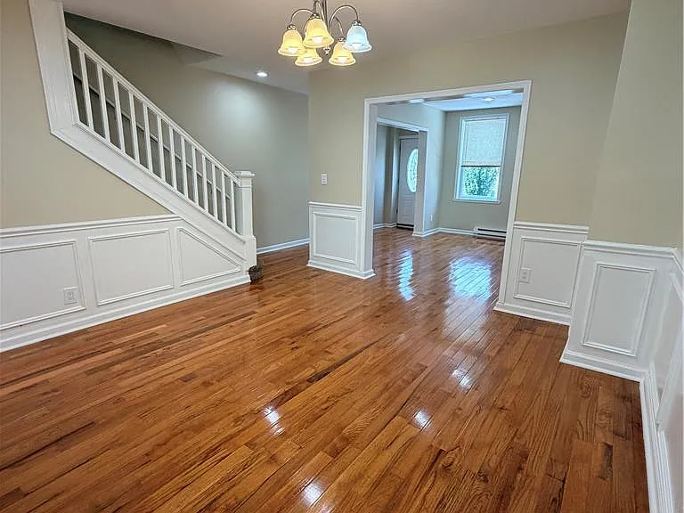 718 Ferry St — Photo 4