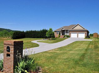 819 Sentry Ridge View Dr, Seymour, TN 37865