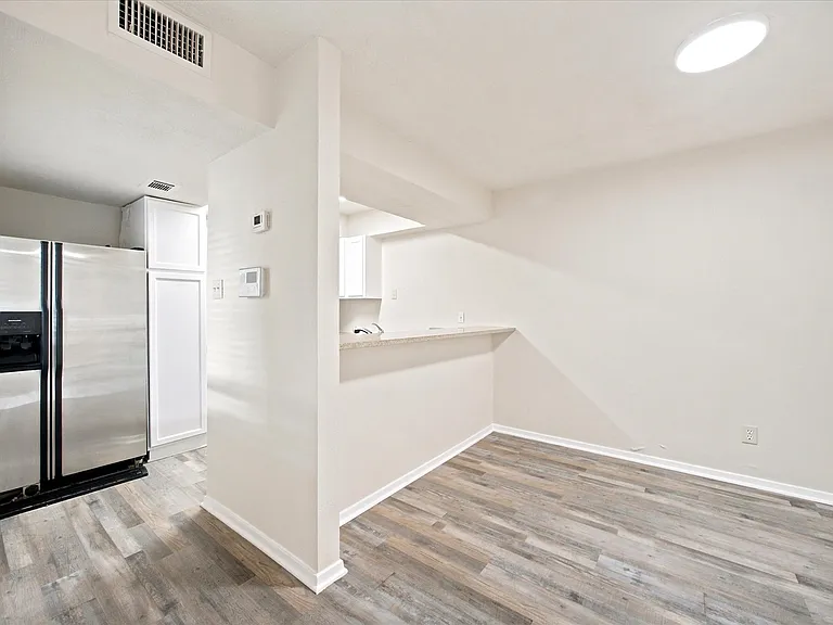4913 Burlingame Dr — Photo 1