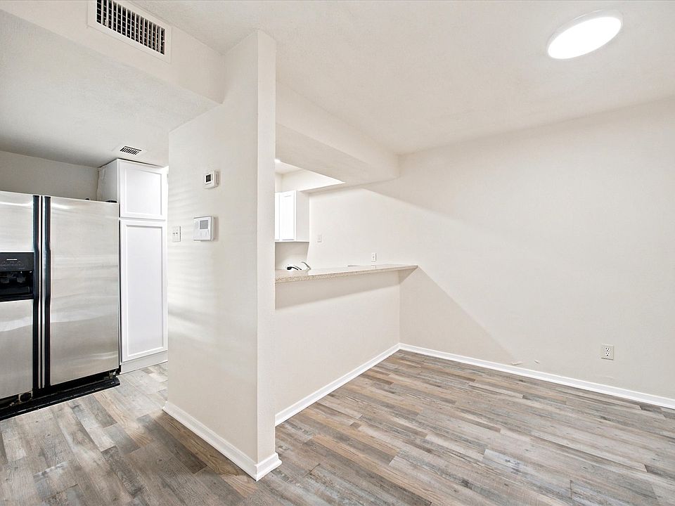 1st image of 4913 Burlingame Dr
