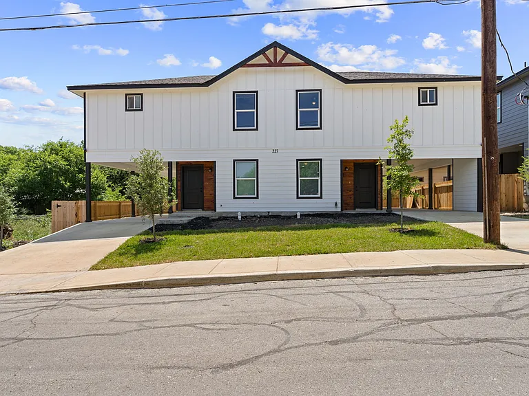 227 S Grimes St — Photo 3