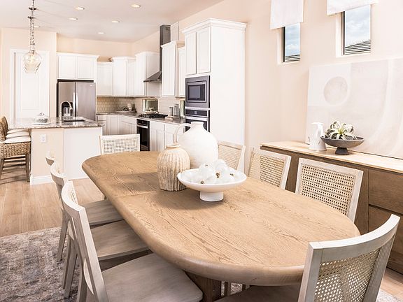 Spacious Kitchen and Cafe