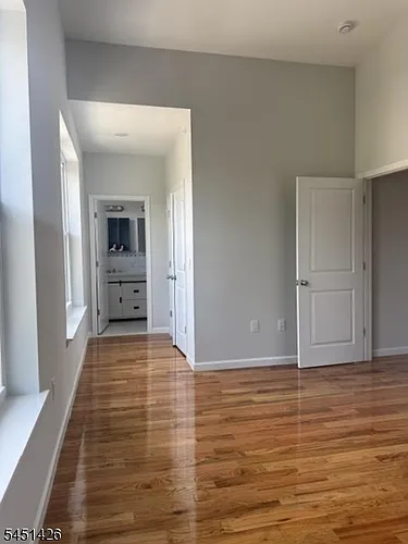 181 S Munn Ave #4 Photo 1