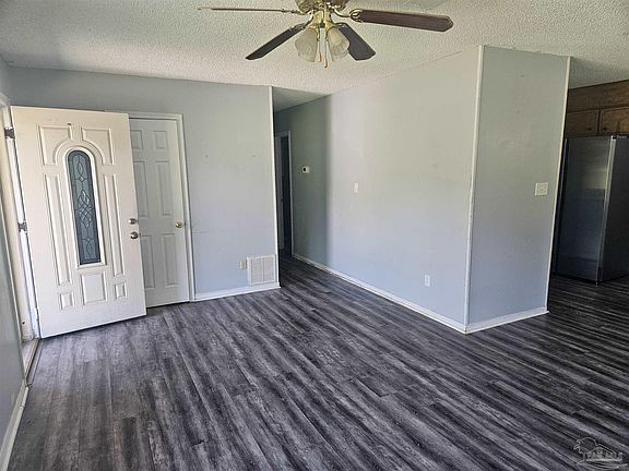 2nd image of 4915 Tulip Dr