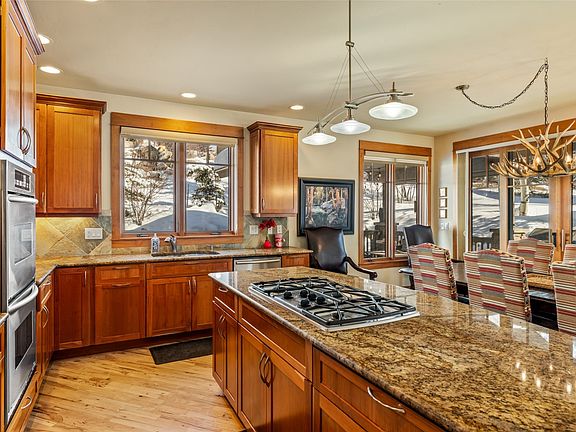 5th image of 1462 Clubhouse Drive