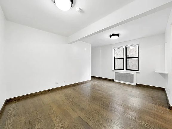 5th image of 885 10th Ave #Penthouse G