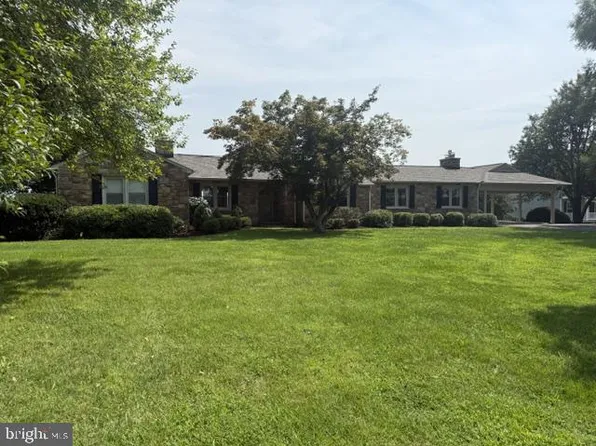 8215 Lees Ridge Rd, Warrenton, VA 20186