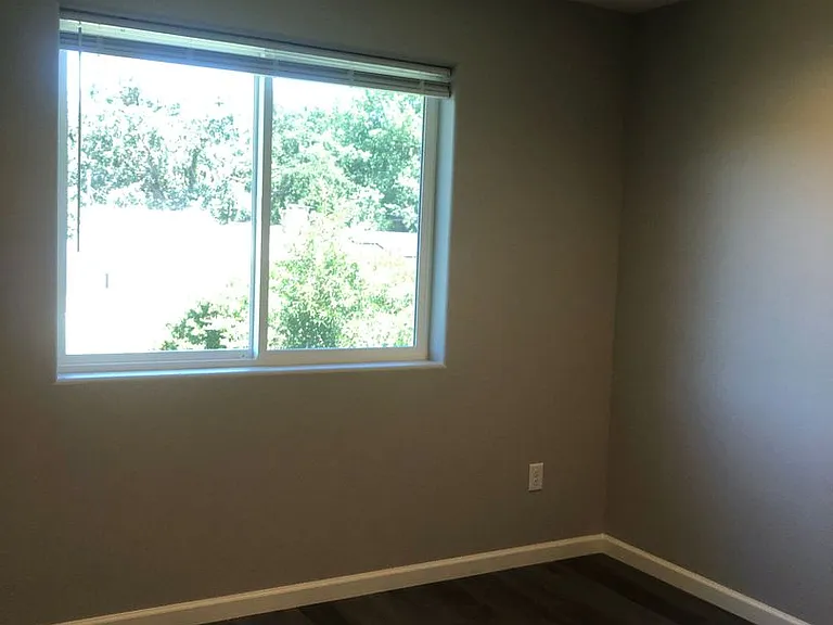 2243 E Main St — Photo 14