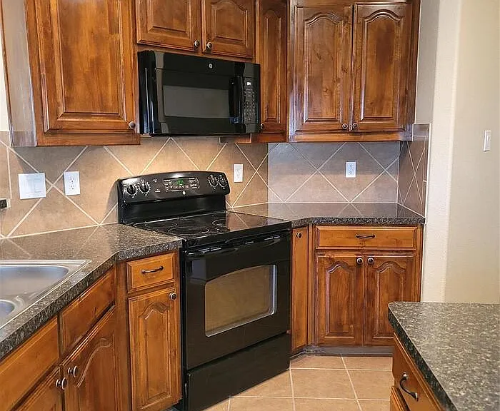 817 Jodie Dr — Photo 2