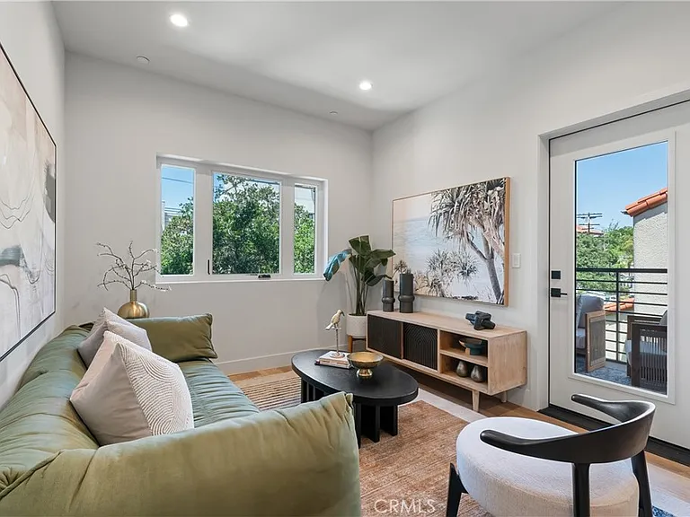 150 S Oak Knoll Ave #103 — Photo 4