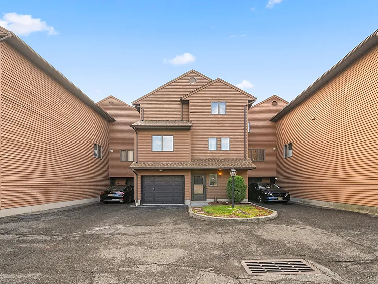 140 Allwood Rd #C — Photo 1