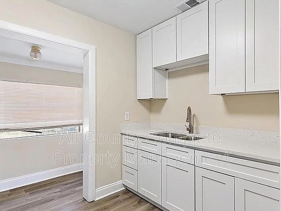 5th image of 5463 Marcia Cir