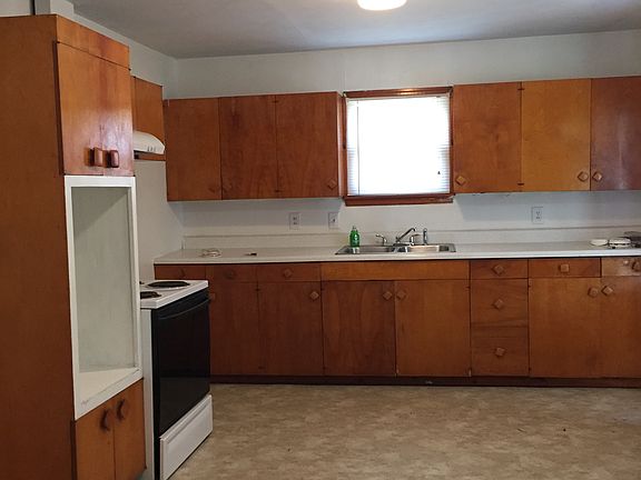 3rd image of 830 Oak Park Dr