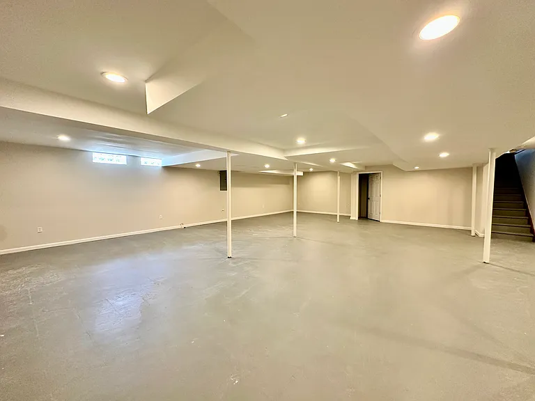 194 E Long Lake Rd — Photo 14