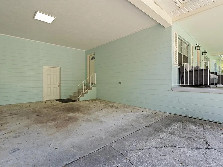 121 NW 29th St — Photo 30