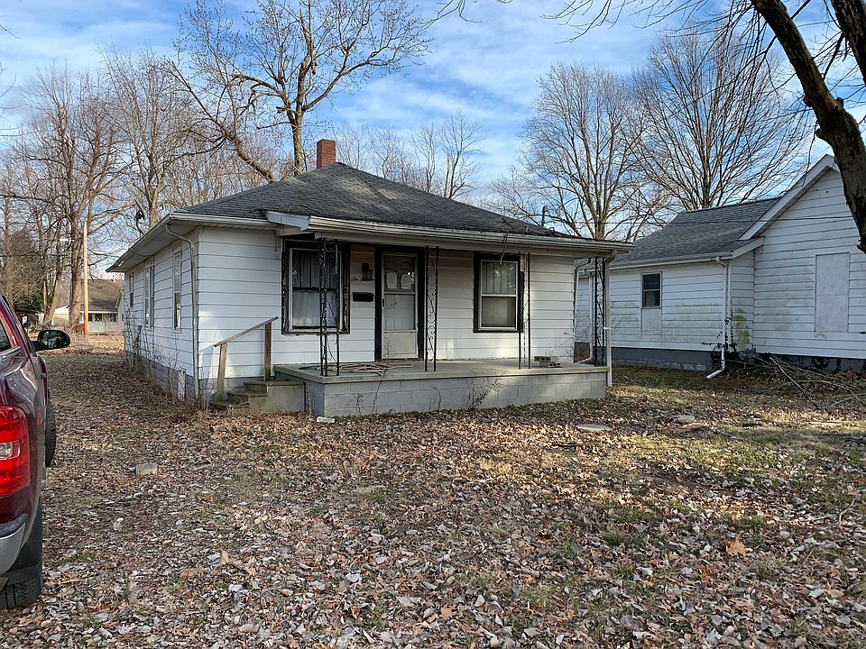 2nd image of 616 N Taylorville Blvd