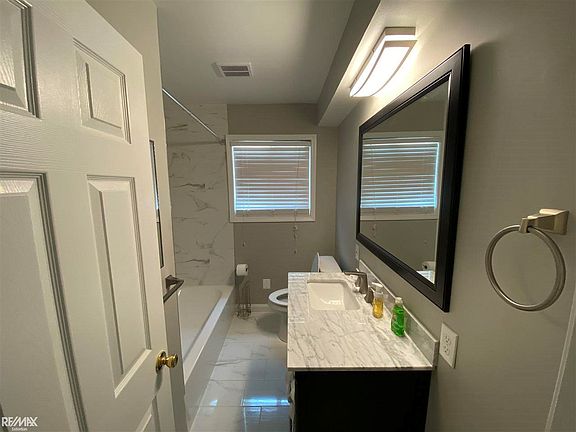 4th image of 27290 Barkman St
