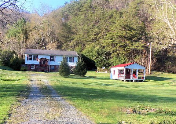 3rd image of 1241 Cleghorn Valley Rd