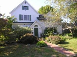 81 Governor Bradford Dr, Barrington, RI 02806