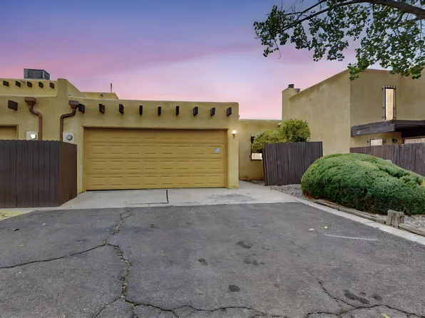 69 Calle De La Noche NE, Albuquerque, NM 87109