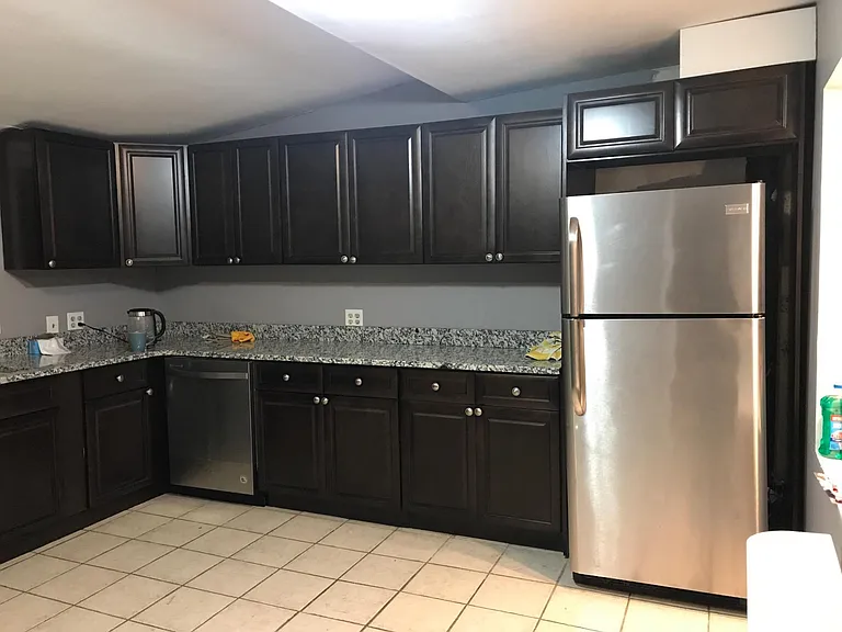 207 Dupont St — Photo 2