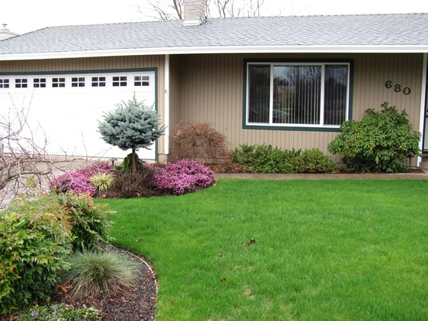 3 bedroom, 2 bathroom house located in Central Point - .18 acre lot — Photo 1
