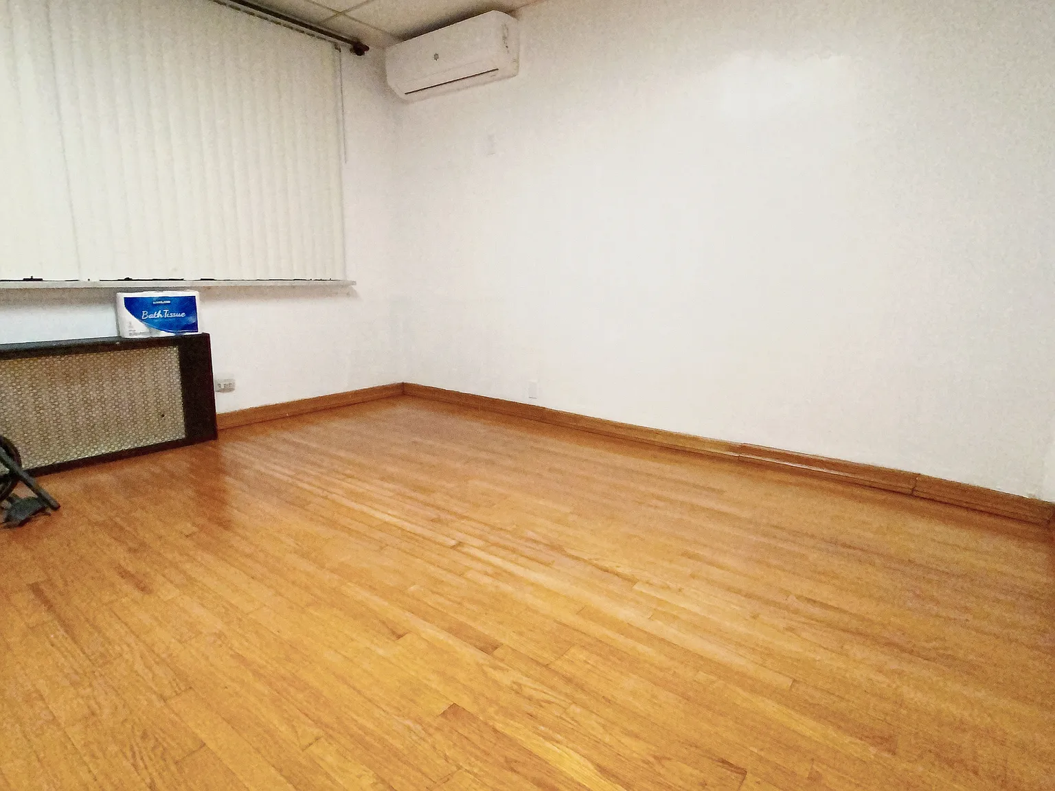 3 bed, 700 sqft, $2,800 — Photo 2