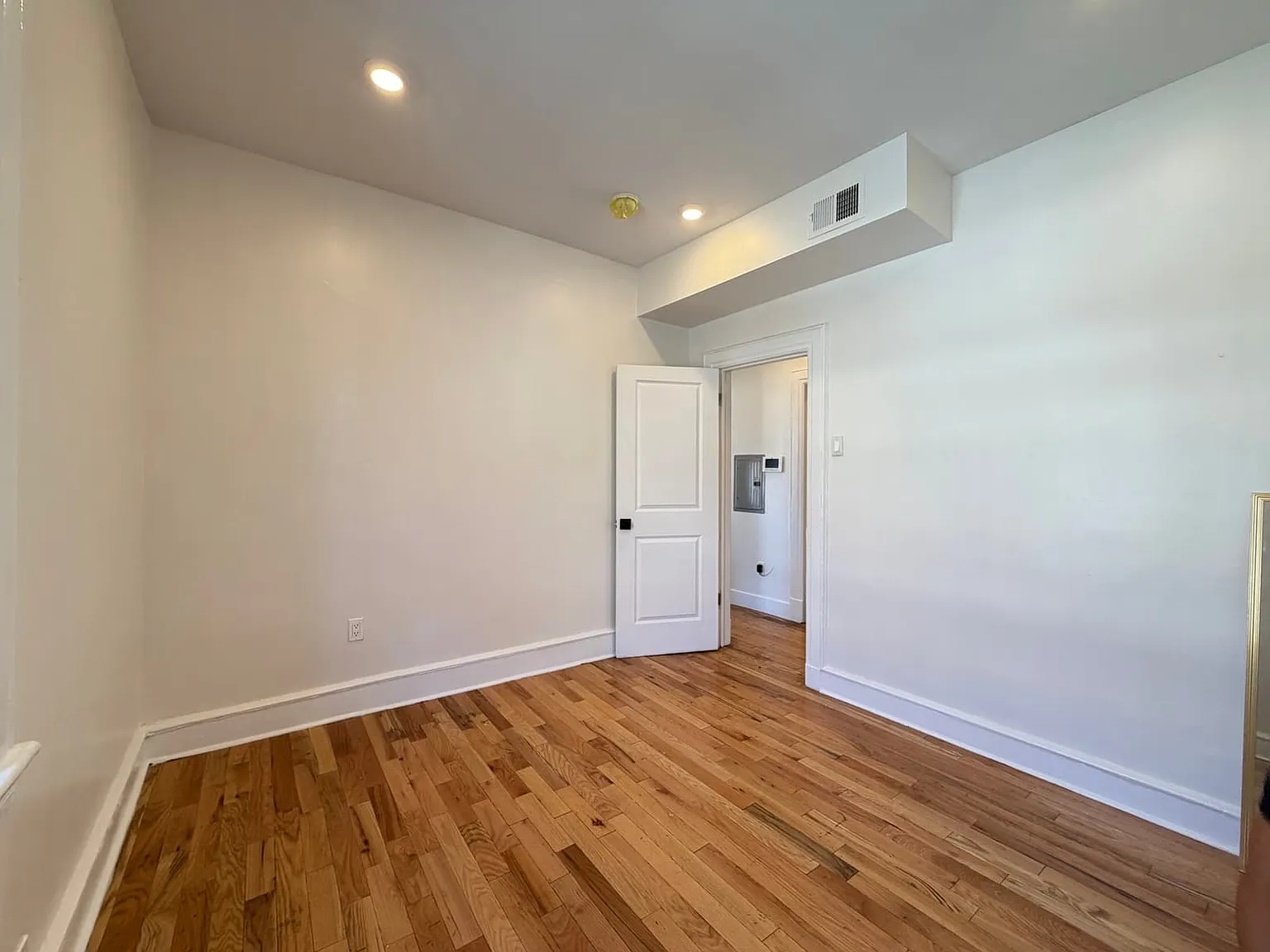 151 Thorne St — Photo 2