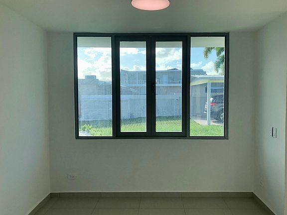 Dining Area / Area Comedor