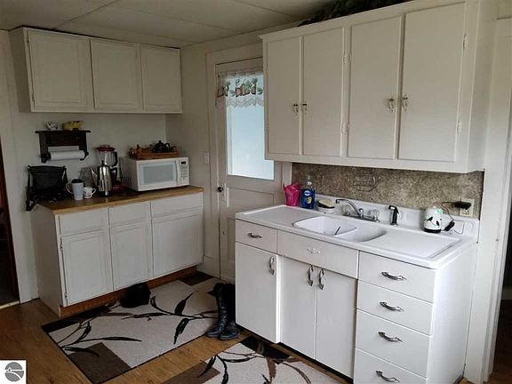 5th image of 418.5 Aldrich St