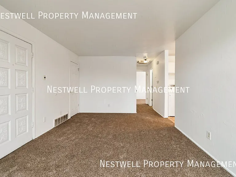 1881 W Lake Park Dr #4 — Photo 7