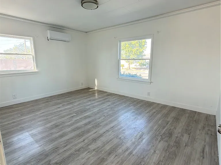 643 S Nutwood St — Photo 15