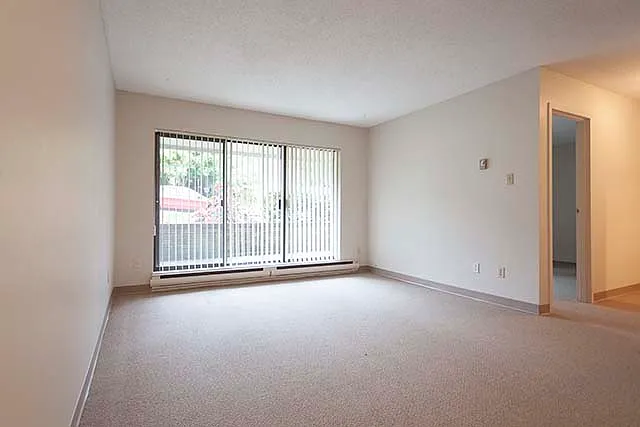 1114 Howie Ave — Photo 7