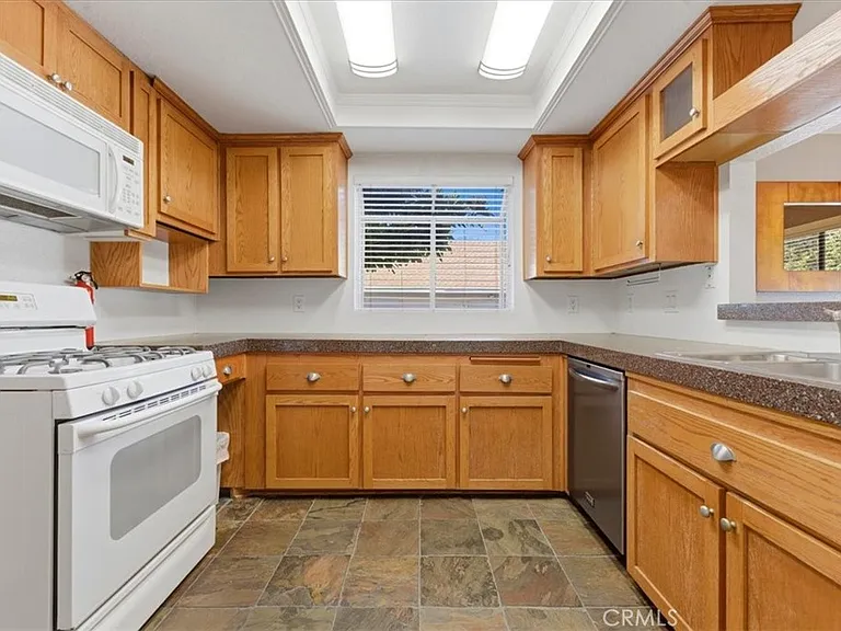 539 Wayland Ct — Photo 10