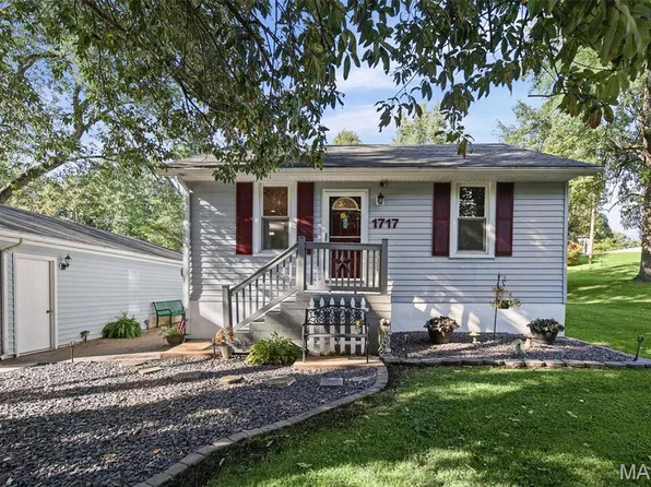 1717 S 11th St, Belleville, IL 62226