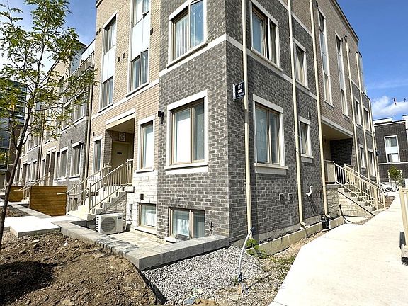 2nd image of 121 Honeycrisp Cres #Townhouse 243
