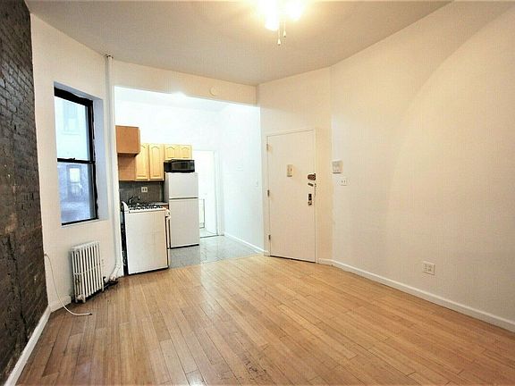 3rd image of 349 W 45th St APT 1RE