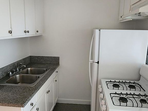 4th image of 3770 Vinton Ave #21