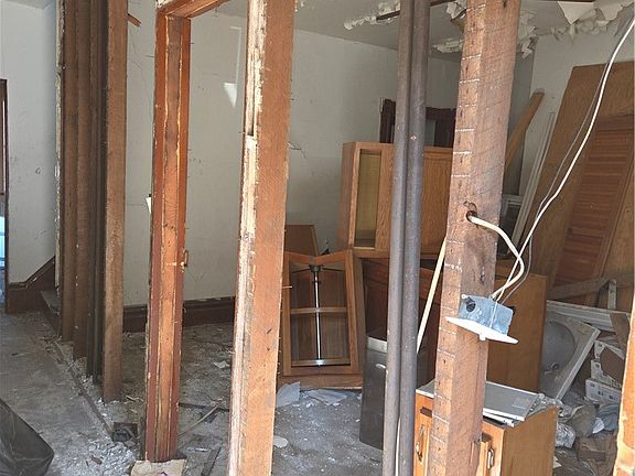 4th image of 1109 Jones Ave