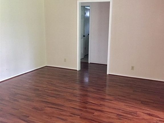5th image of 5050 Folsom Dr