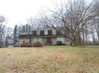 8 Robin Drive, Oakridge, NJ 07438