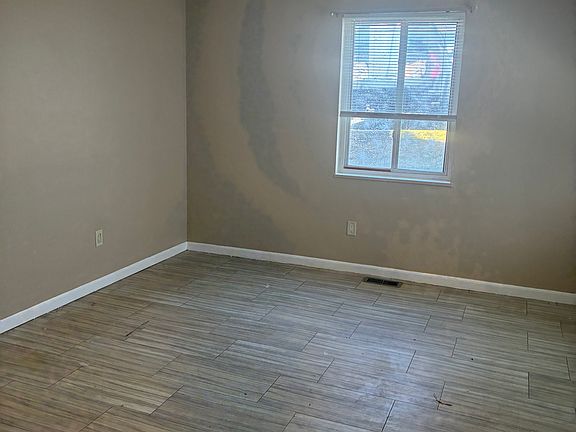 3rd image of 1613 Darst Ave APT C
