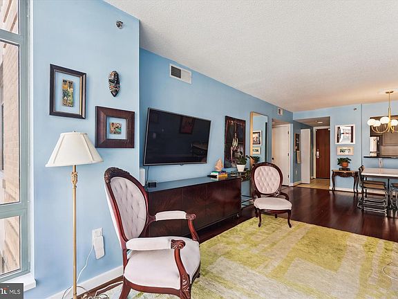 4th image of 1150 K St NW APT 706