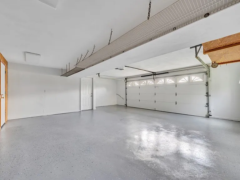 1905 Summerfield Dr — Photo 23